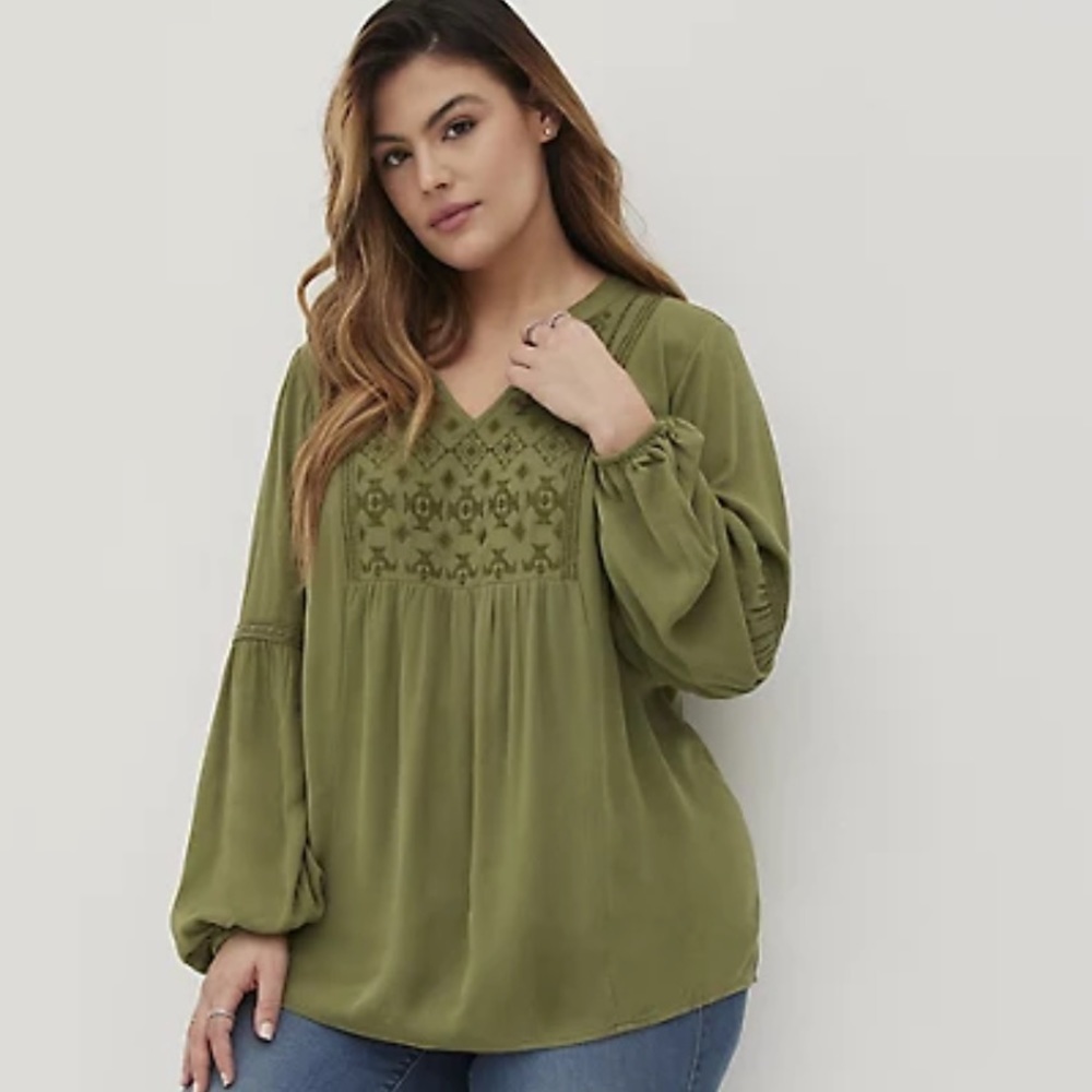 Torrid Crinkle Gauze Green Relaxed Fit Embroidered Blouse